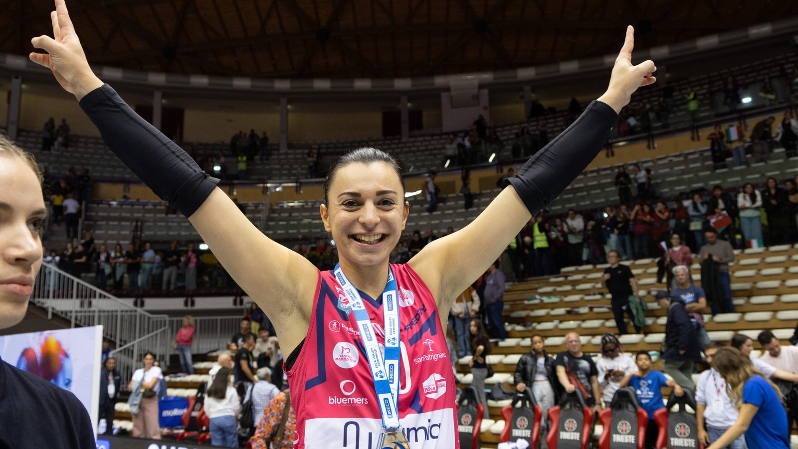 Eleonora Fersino festeggia la Supercoppa Italiana con Milano dopo aver battuto Conegliano in finale