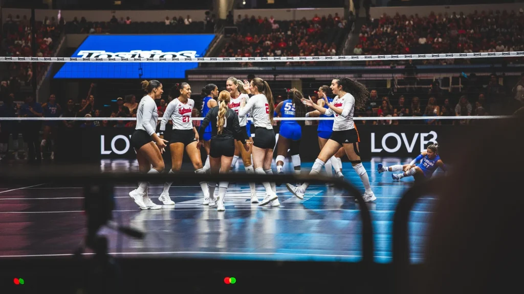 Virginia Adriano e le Nebraska Huskers dominano SMU in finale