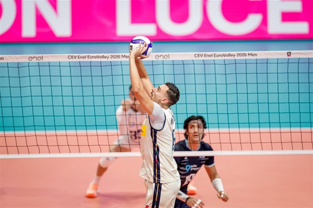Simone Giannelli dell'Italia in azione durante la partita contro la Grecia agli Eurovolley 2026
