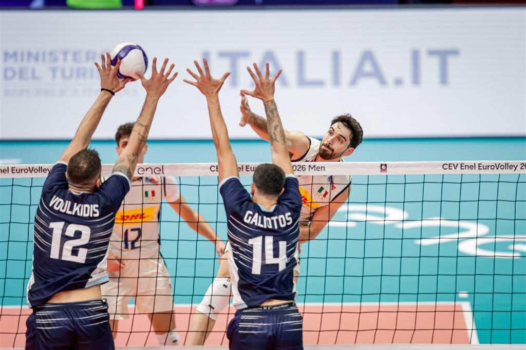 Un'attaco di Daniele Lavia dell'Italia, nella partita contro la Grecia agli Eurovolley 2026