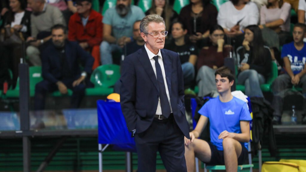 Angelo Lorenzetti sulla panchina della Sir Safety Perugia